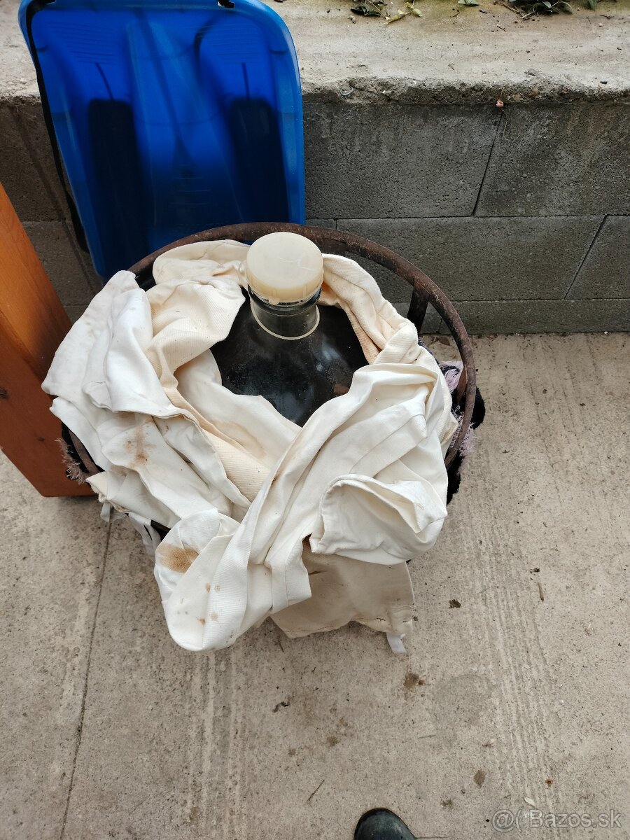 Predám 50l demizon s košom - 2