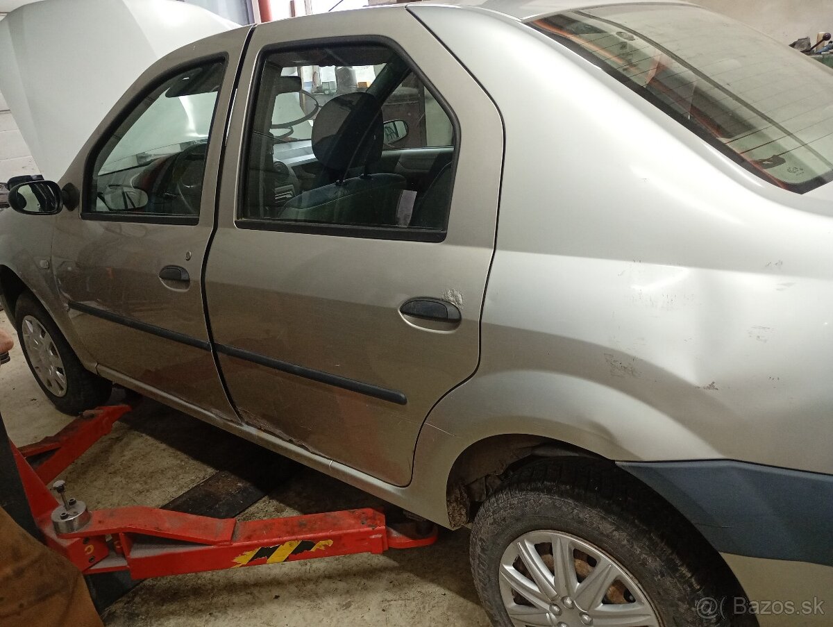 Predám daciu Logan 1.4 s poškodeným motorom - 2