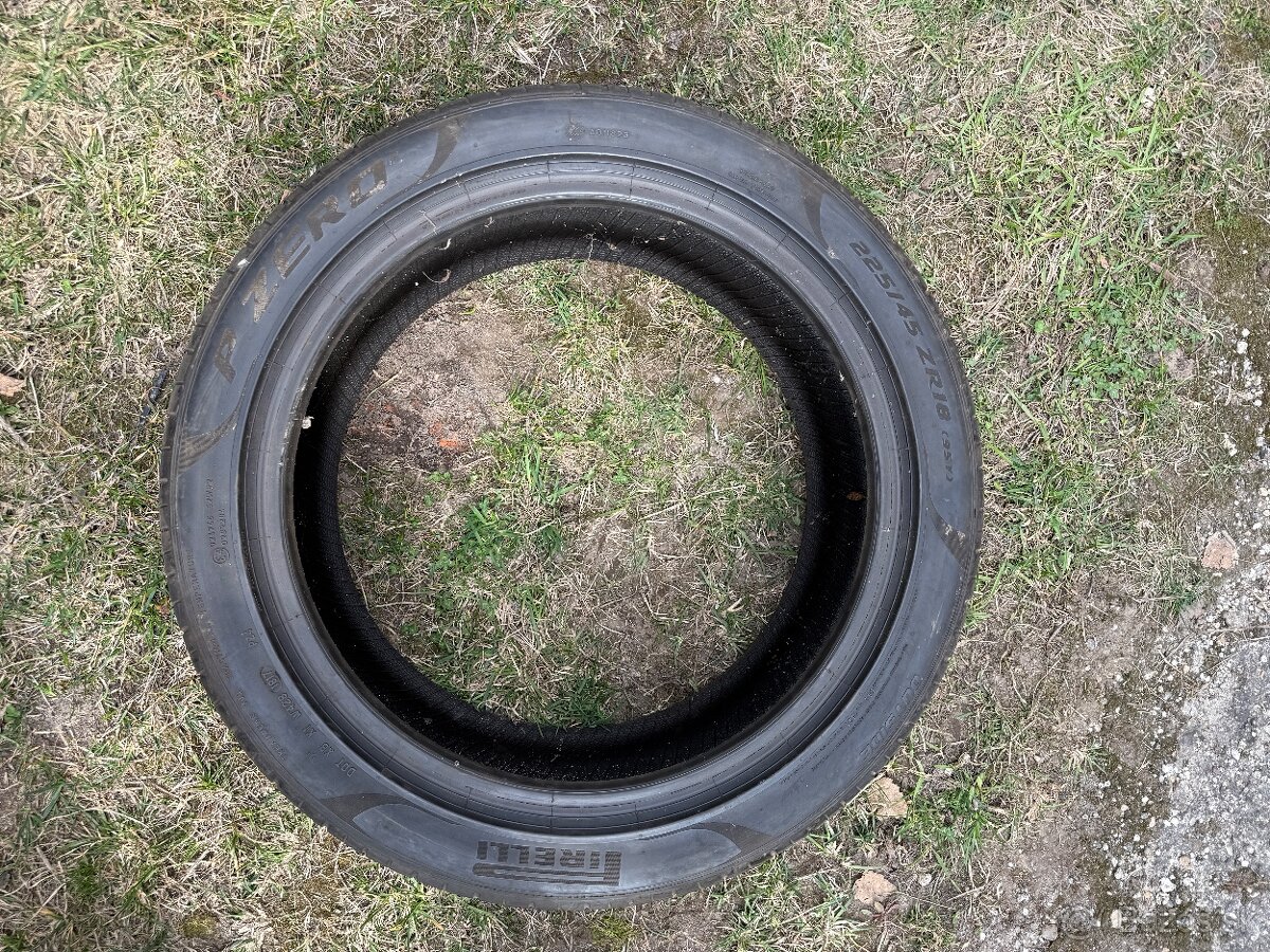 Pirelli P ZERO 225/45 R18 - 2