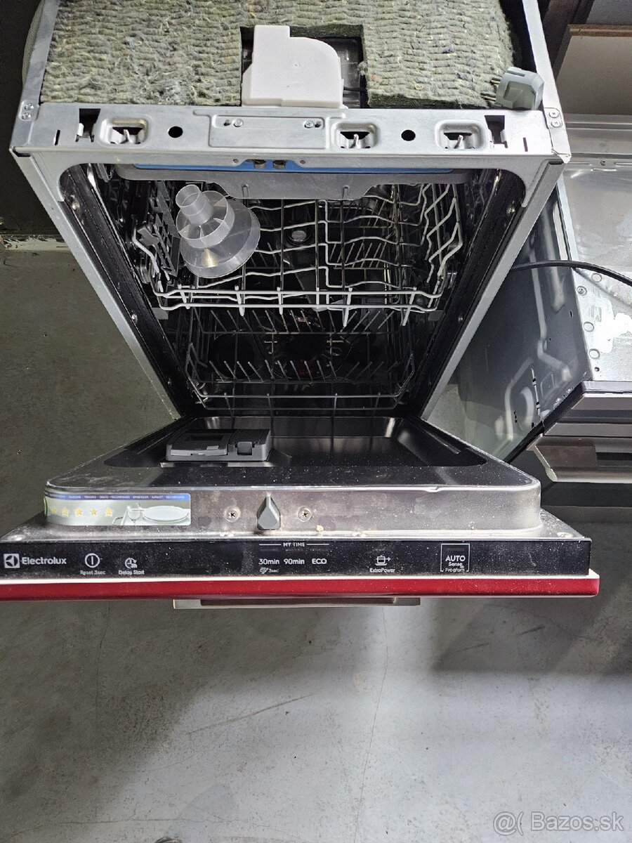 Vstavana umyvacka Electrolux 45cm 2 rocna - AKTUALNE - 2