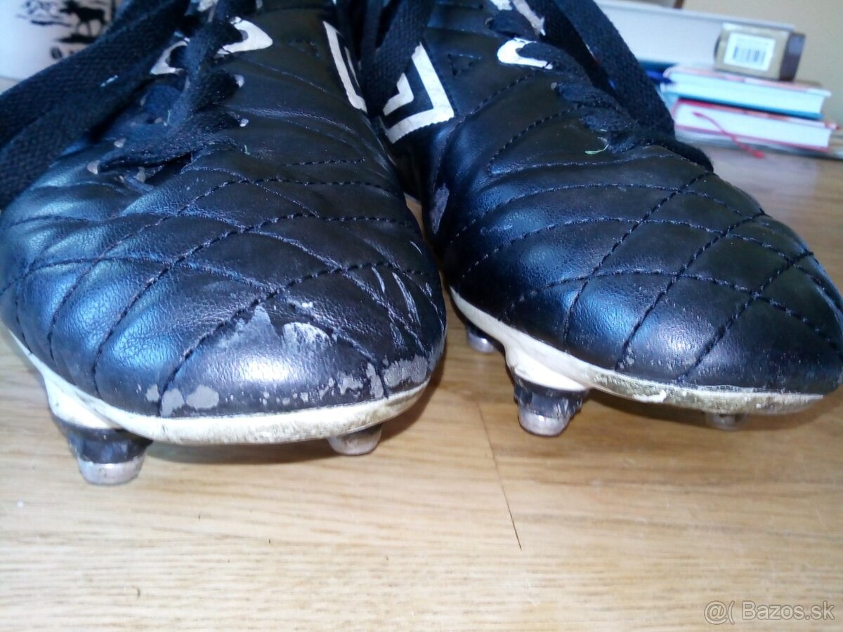 Kopačky UMBRO s kovovými štuplami veľ. 36,5 - 2