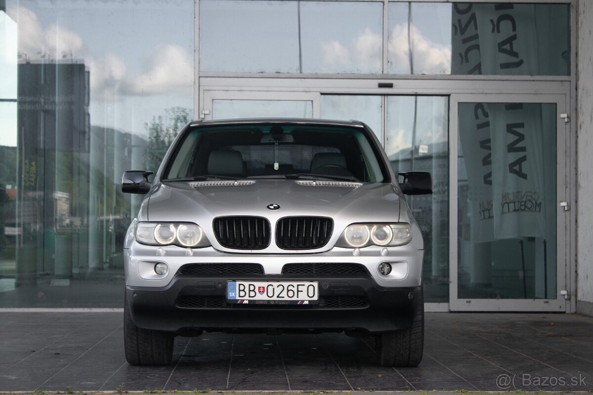 BMW X5 4.4i A/T - 2