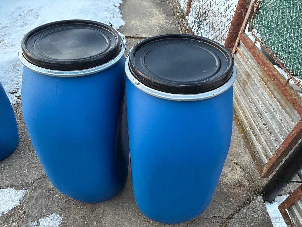 Plastové sudy s uzáverom - 2
