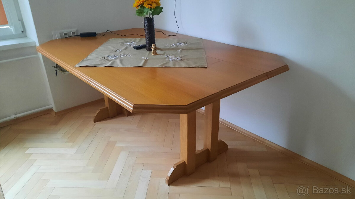 Jedálenský stôl - dubový - 2