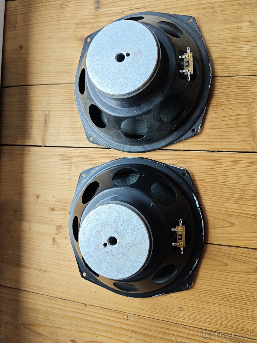 Predam 2ks 20cm basove reproduktory - 2