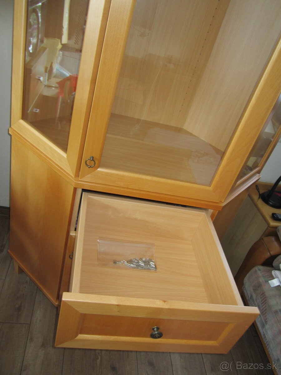 Rohová vitrína - 2
