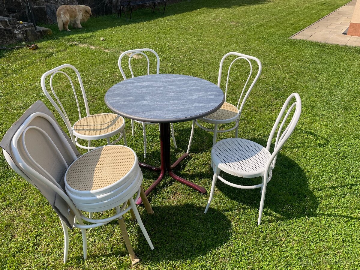 Stolicky a stôl - 2