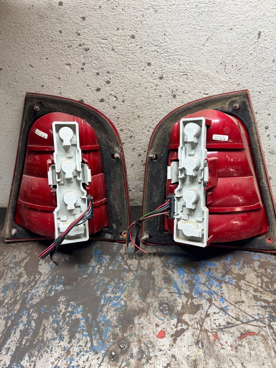 Zadné svetla octavia 1 sedan - 2