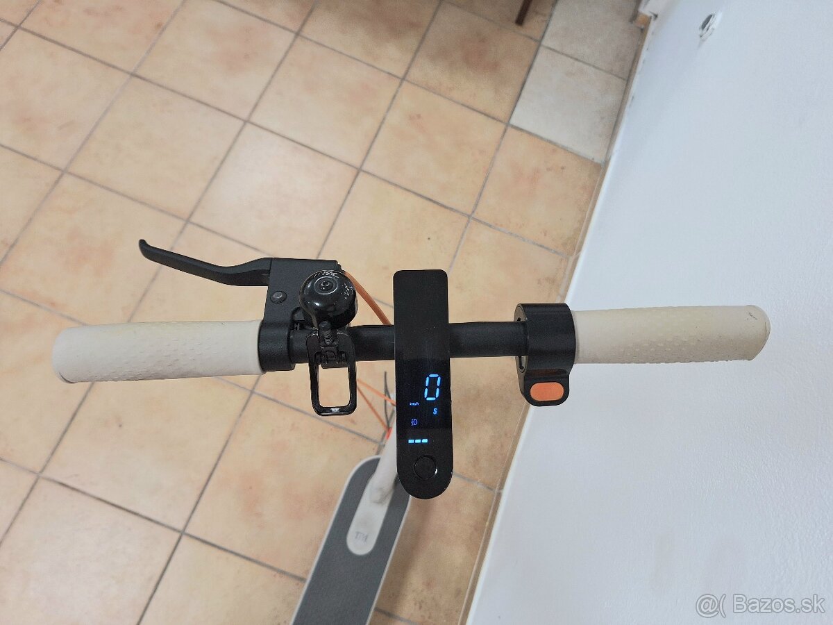 Xiaomi Mi Electric Scooter 3 - 2