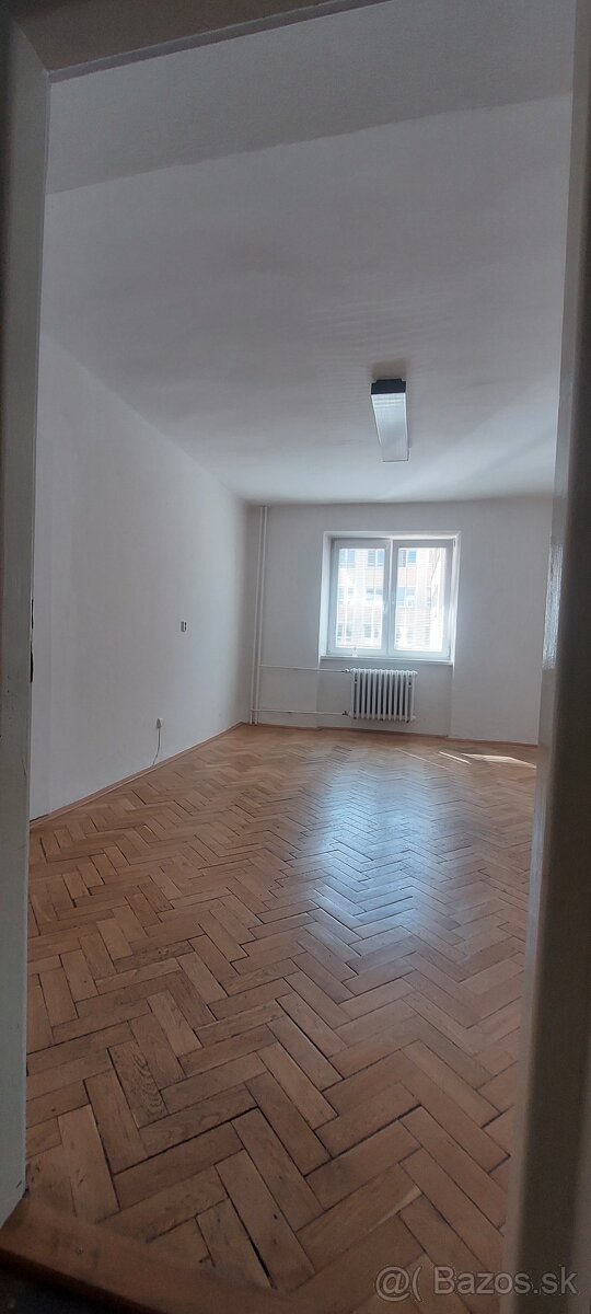 KANCELÁRIA BLÍZKO CENTRA - 2