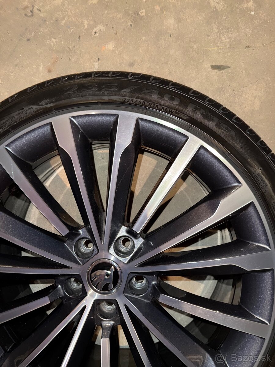 Disk Trinity19+Pneu Pirelli - 2