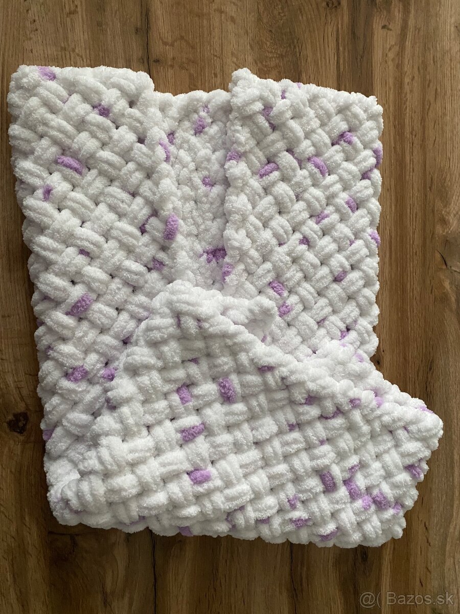 Háčkovaná bielofialová deka z jemnej eco vlny - 2