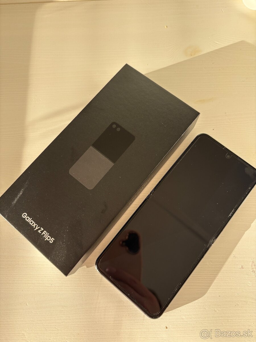 SAMSUNG GALAZY Z FLIP5 - 2