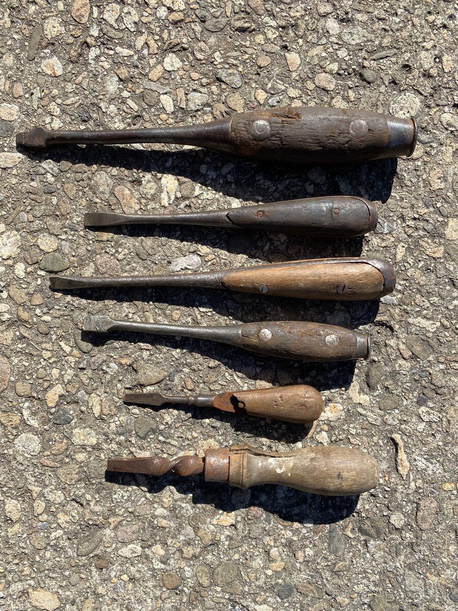 Staré skrutkovače - 2