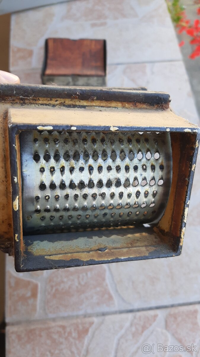 Mlynček na orechy - 2