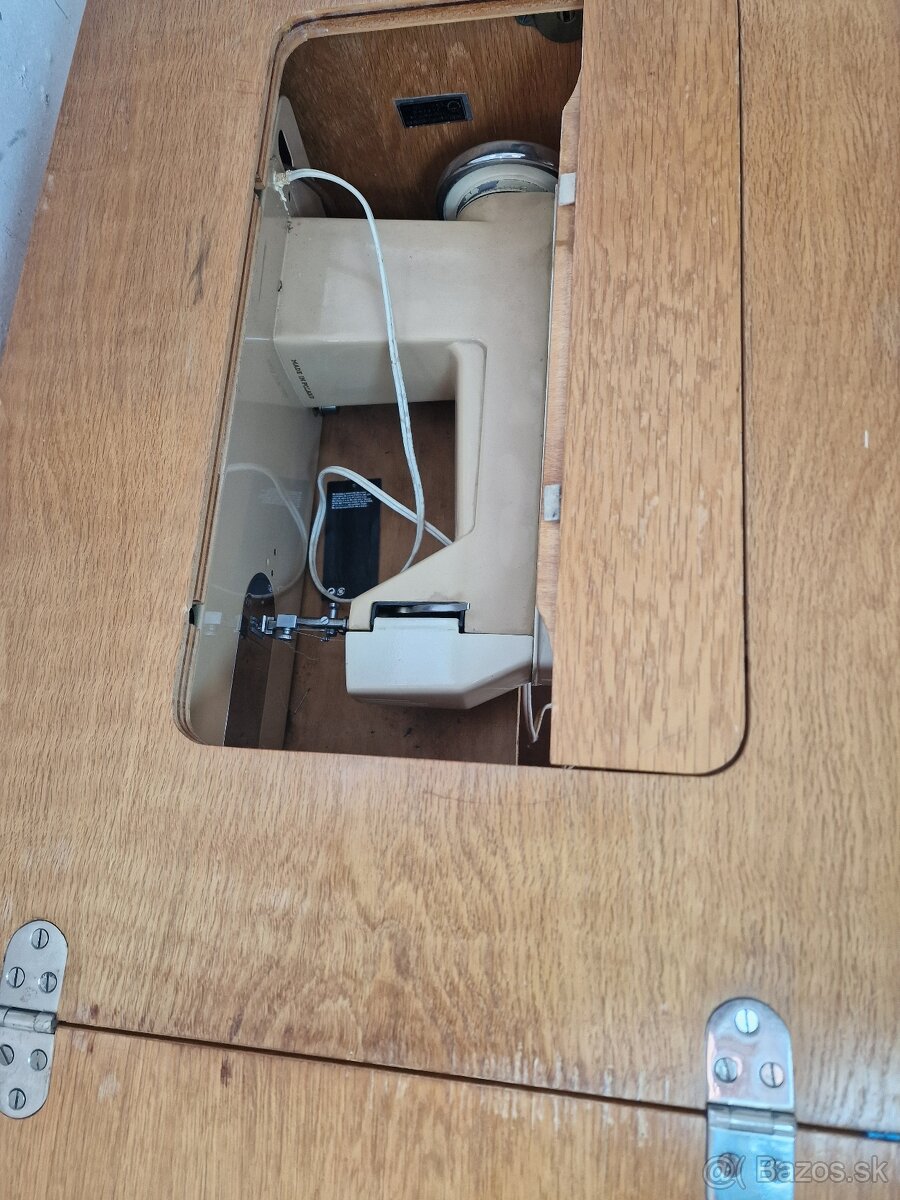 Šijací stroj Lucznik 414 so skrinkou - 2