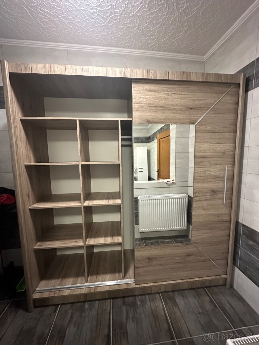 Šatníková skriňa - 2