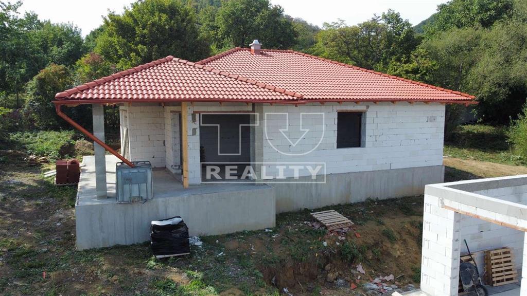 NA PREDAJ 4-IZBOVÝ BUNGALOV V LOKALITE KOŠICE-OKOLIE - 2