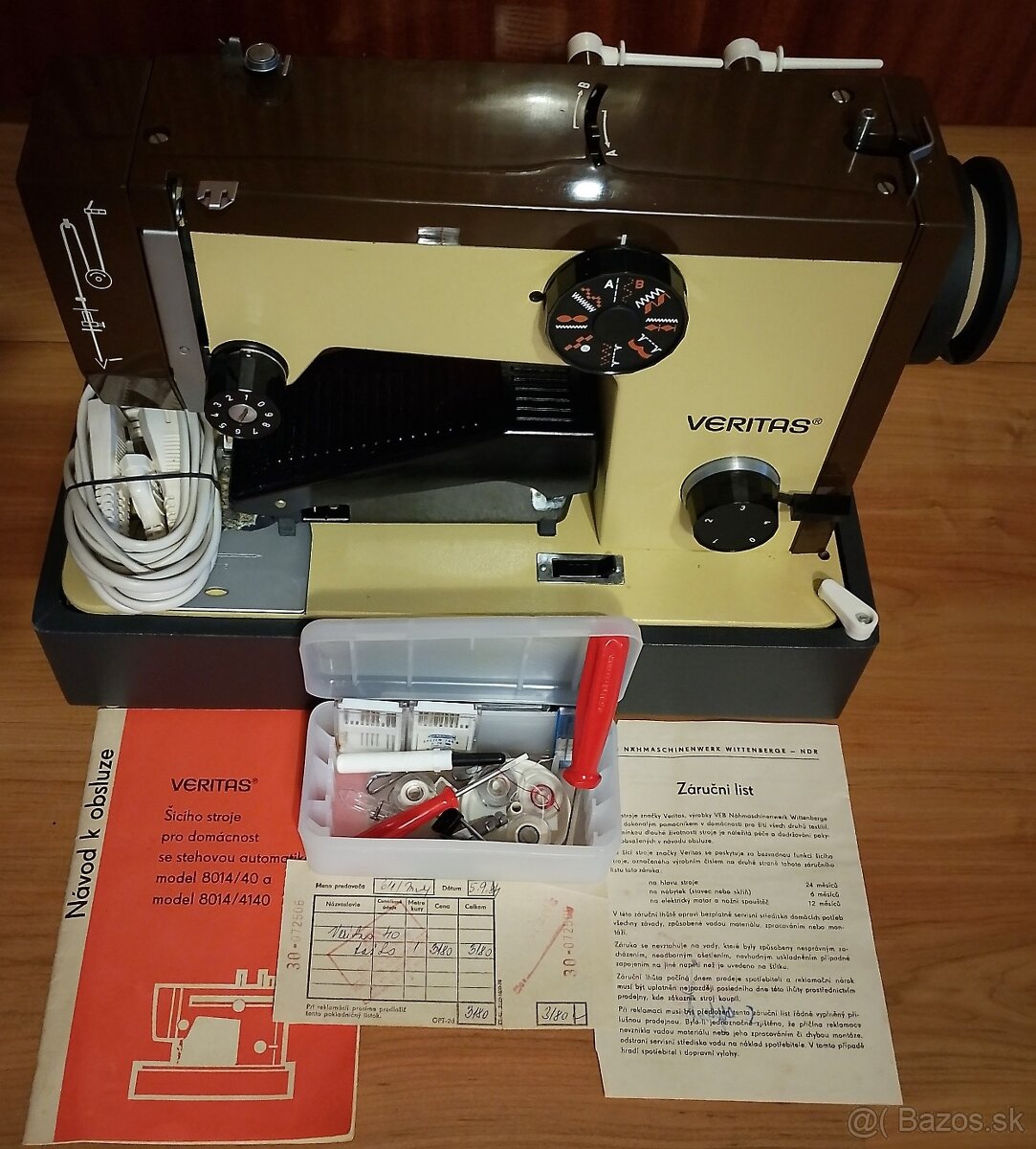 Šijací stroj značky Veritas. - 2
