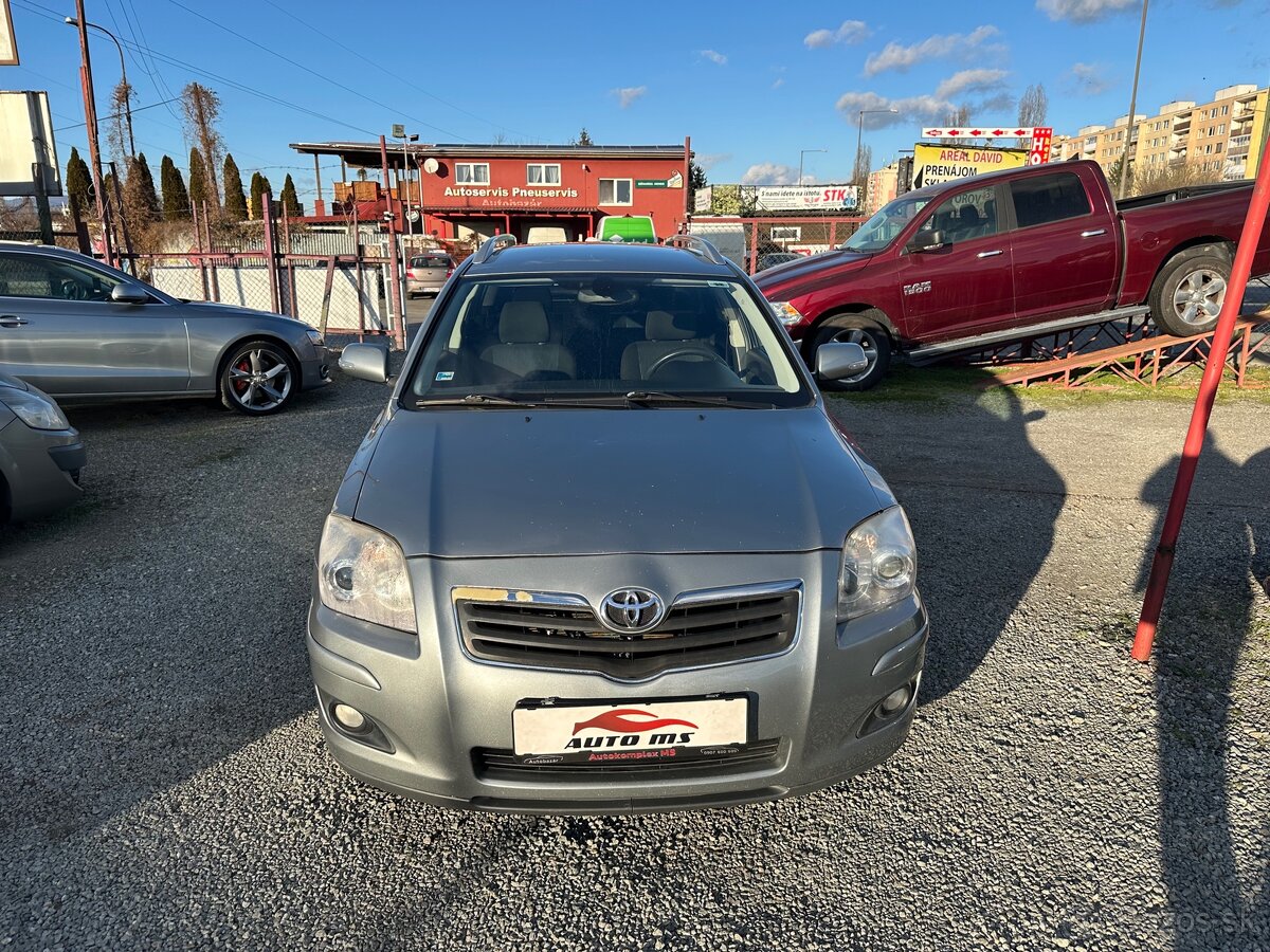 Toyota Avensis Combi 2.0 D-4D Sol - 2