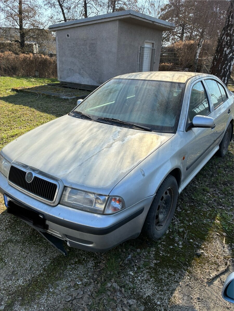 Rozpredam Octavia 1.6 74kw - 2