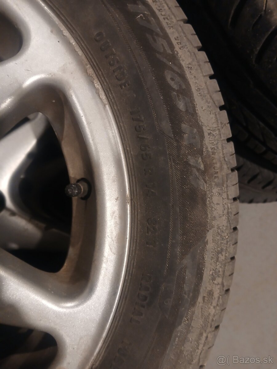 Elektróny Ford R14 - 2