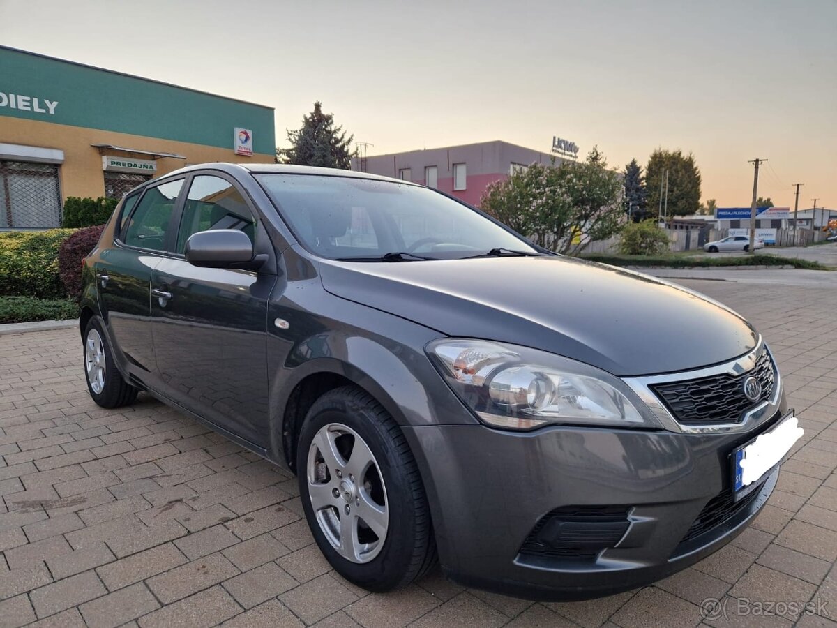 Predám Kia Ceed Facelift 1.4 66 kW, 2011 – TOP stav. - 2