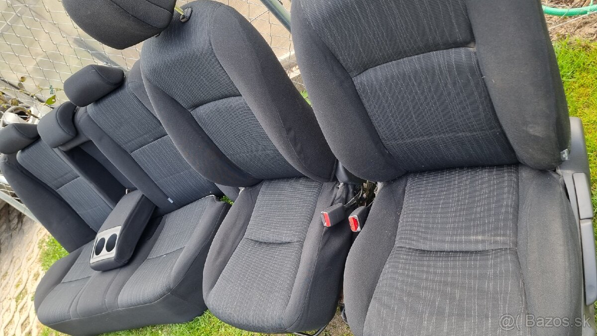 Toyota Corolla e150 sedacky - 2