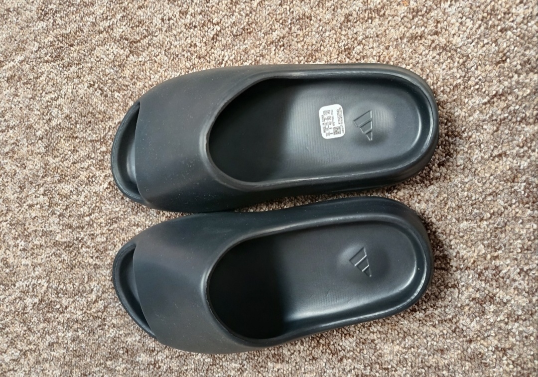 Šľapky Adidas Yeezy - 2