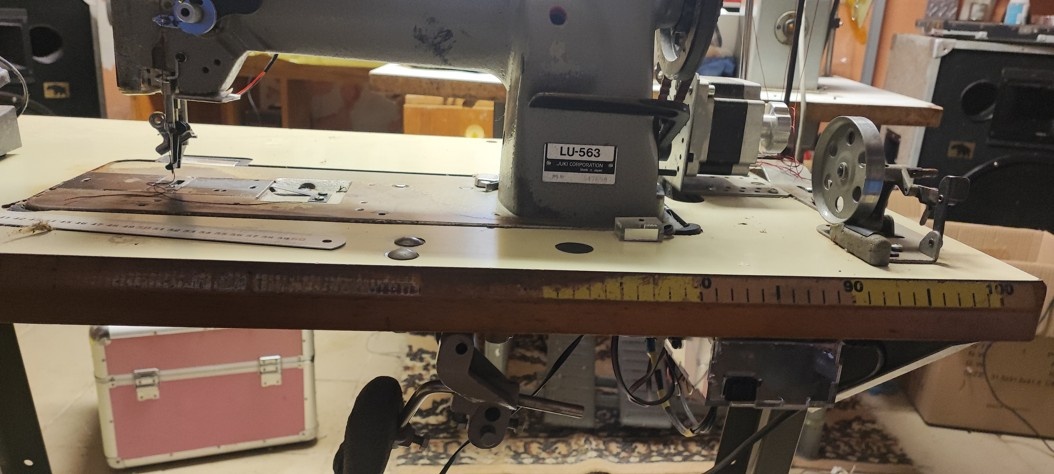 Šijací stroj JUKI 3xpodávanie - 2