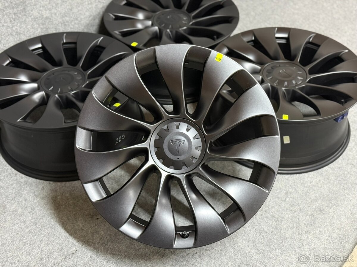 TESLA MODEL 3 R20 5X114,3 9J ET34 - 2