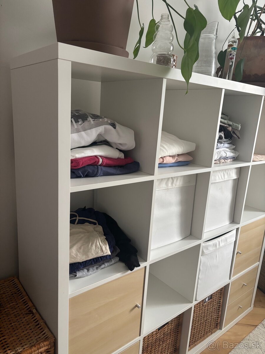 Policová stena IKEA - 2