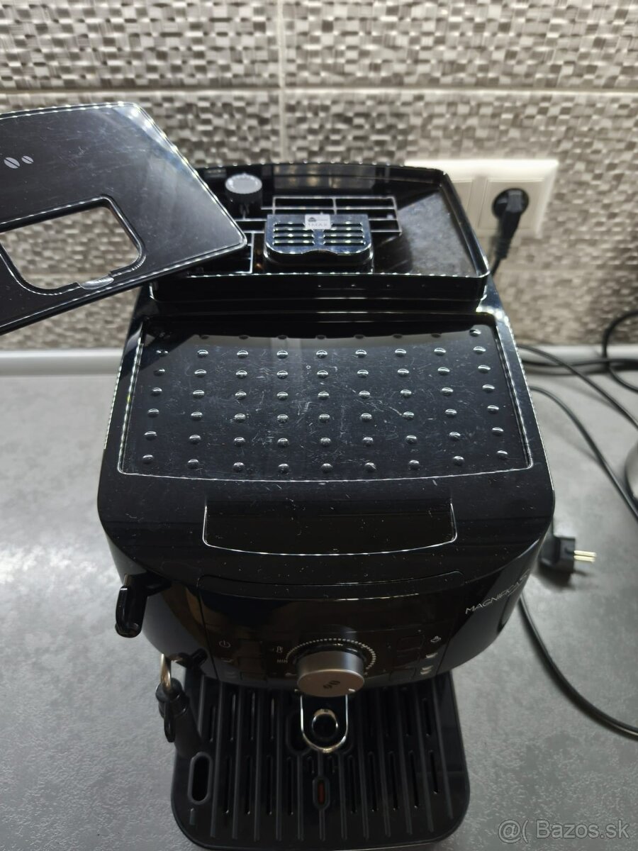 Predam plnoautomaticky kavovar Delonghi MAGNIFICA S - 2
