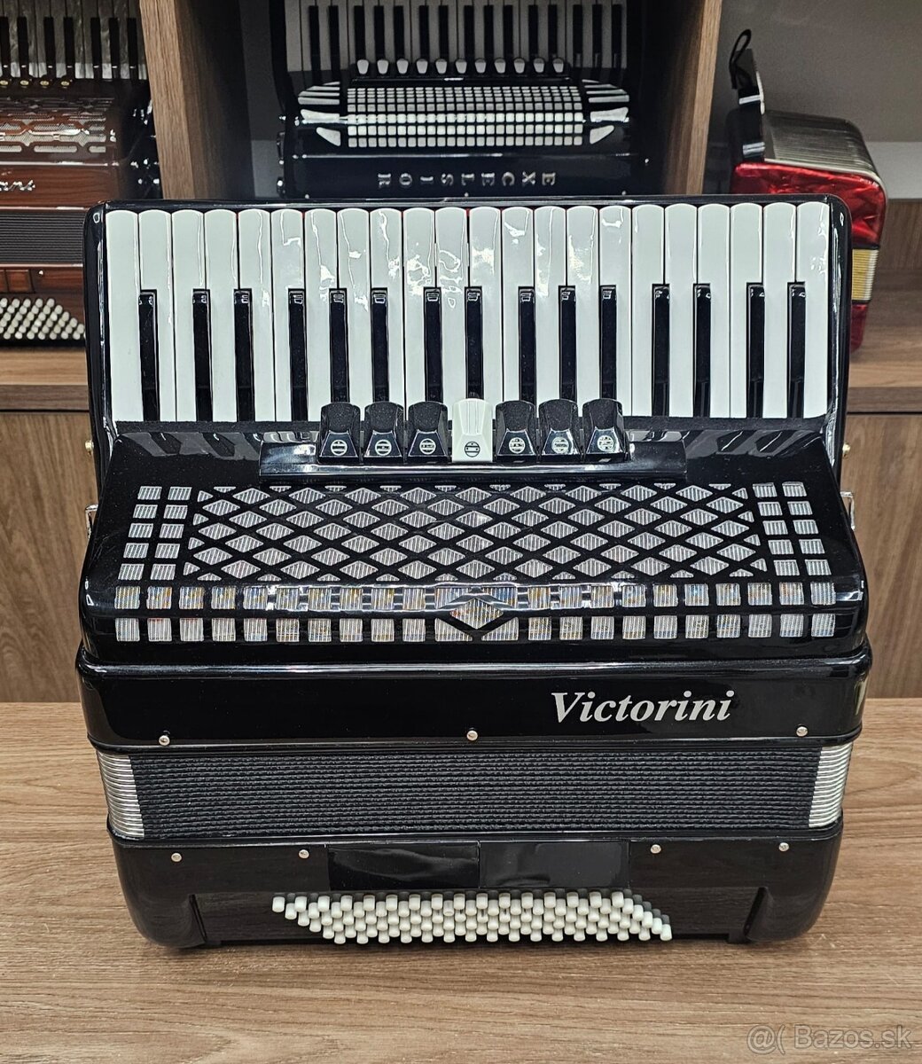 96 basovy akordeon VICCTORINI - 2