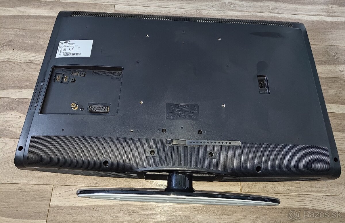 Televizor Samsung Model LE32D403E2W - 2