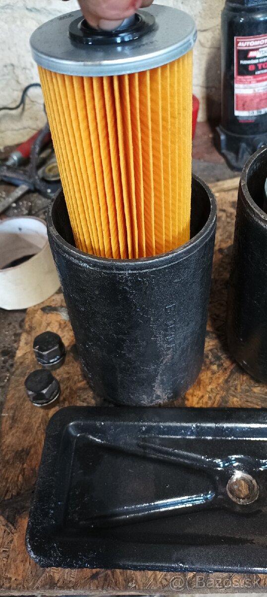 Kryt a hrnce na filtre zo Zetora 4011 - 2