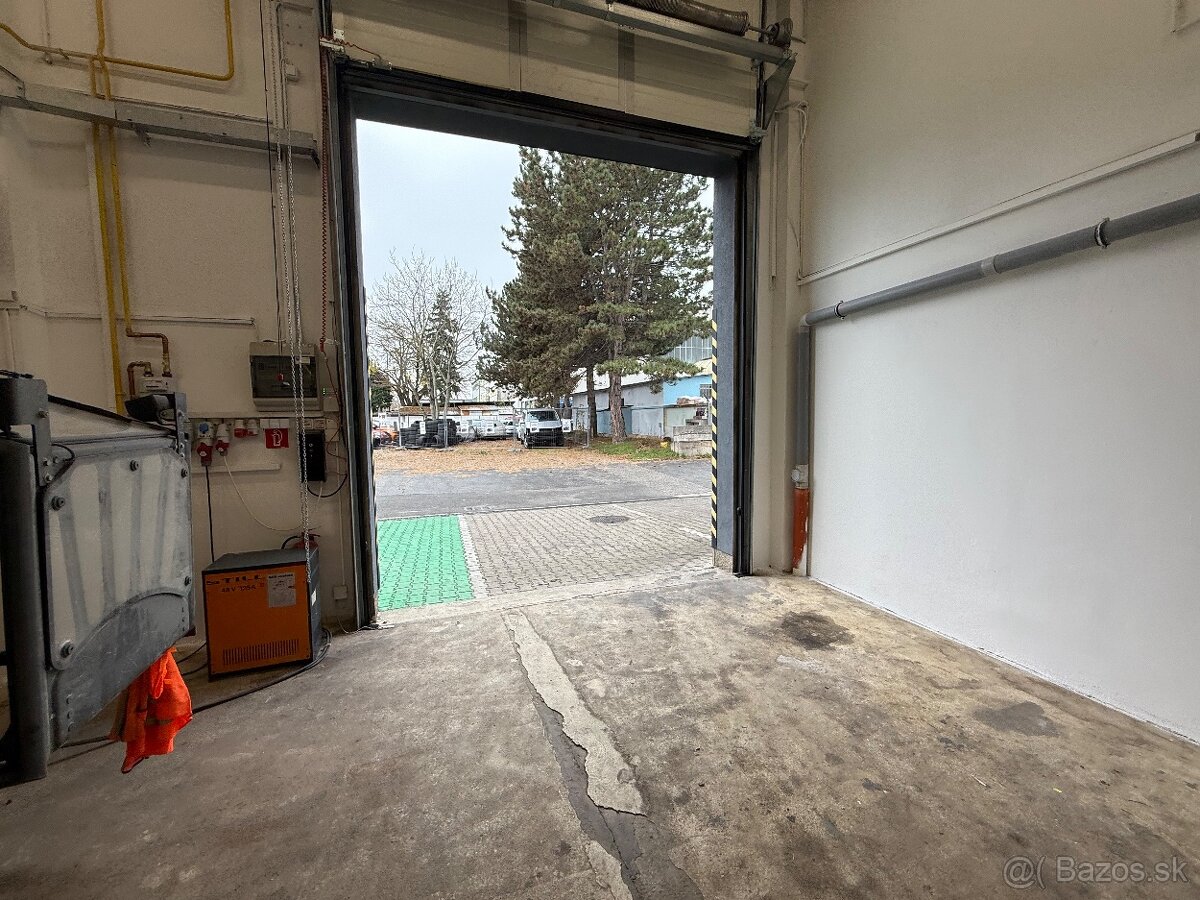 Prenajmeme praktický sklad v Petržalke - 2