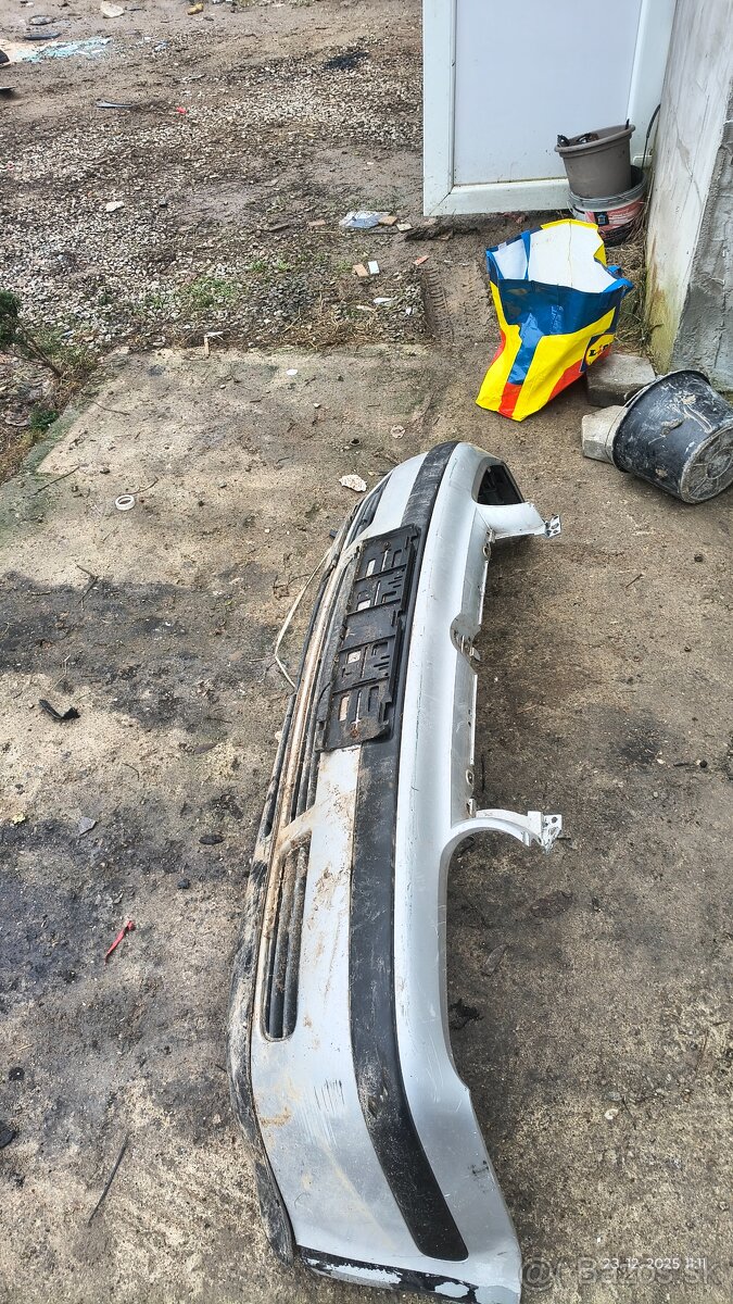 Golf 4 nárazník predný zadný - 2