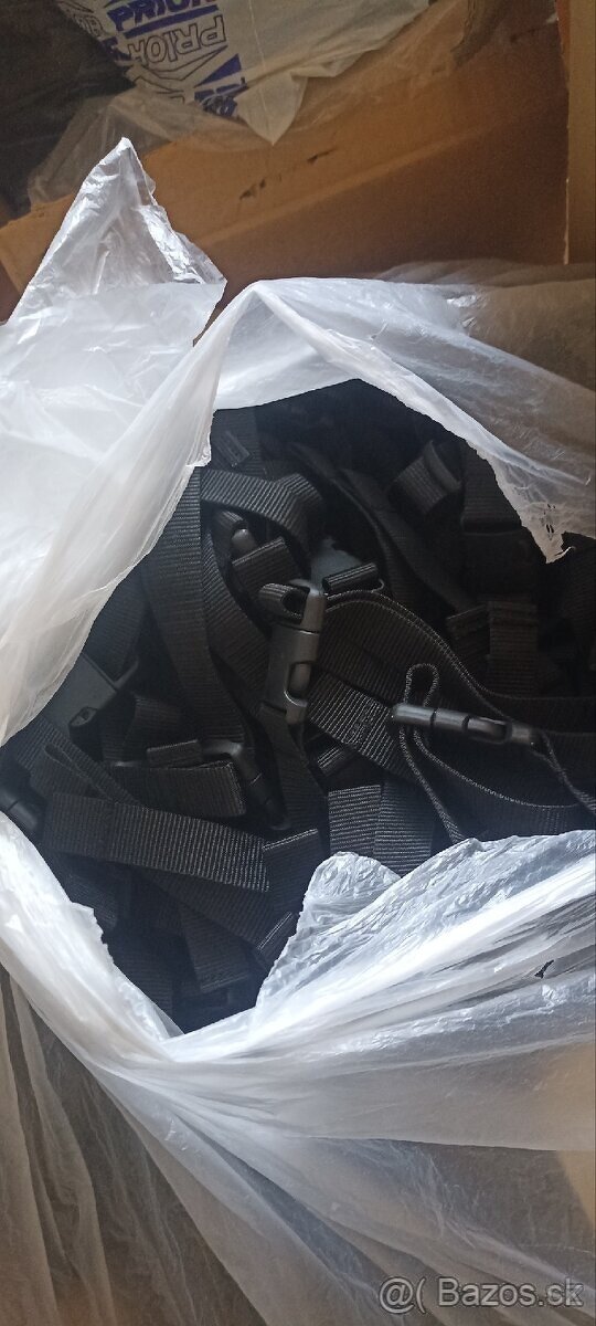 Galantéria - remienky s plastovými sponami - 2