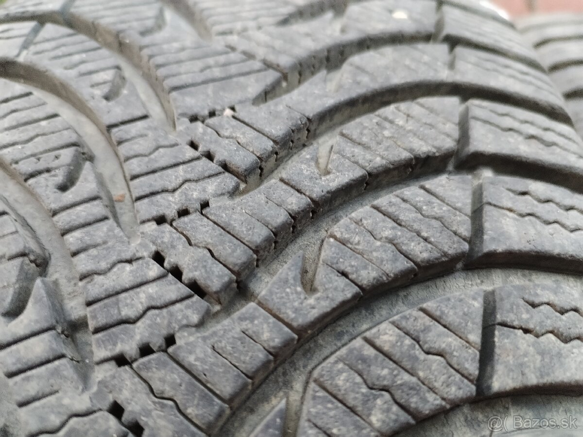 Predám 215/60 r17 - 2