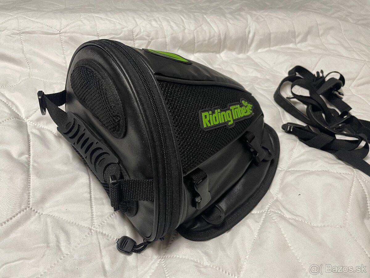 Batoh, kapsicka na motorku - 2