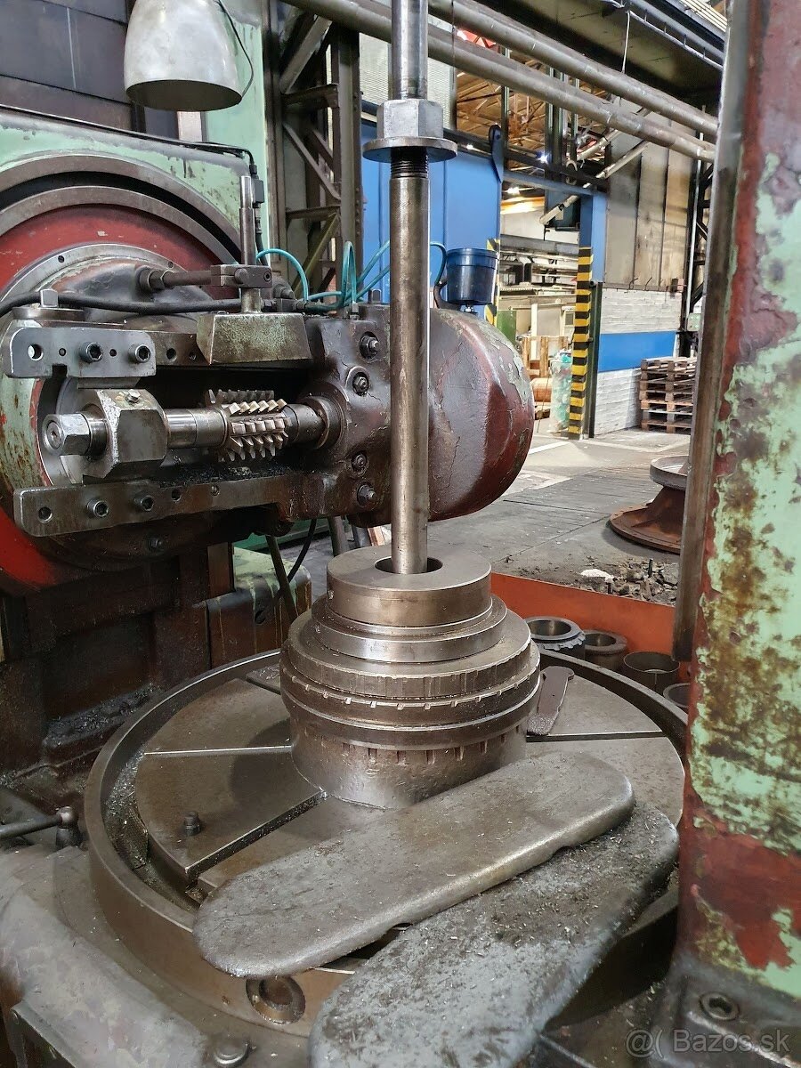 TOS Čelákovice FO 10 - Frézka odvalovací - 2