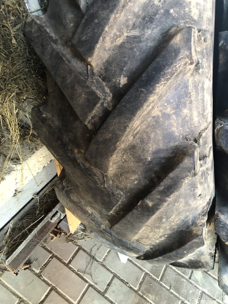 Predám traktorové pneumatiky 16,9/14-30 - 2