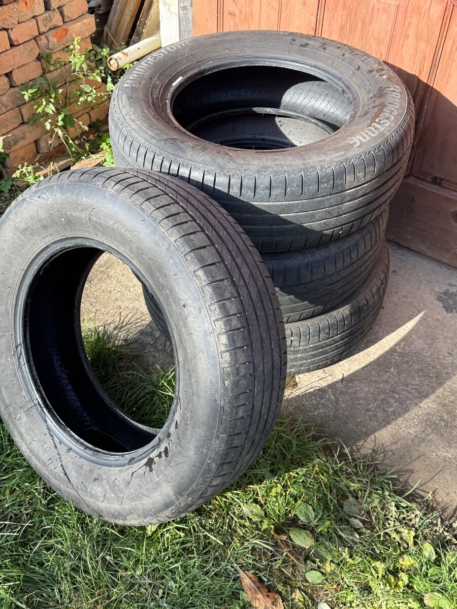 Letné pneu 215/65 r16 - 2