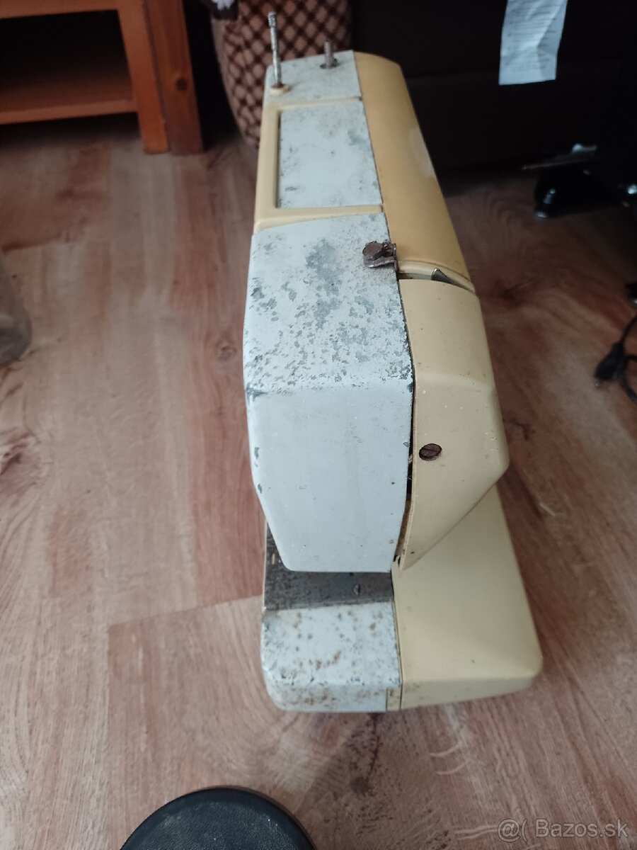 Šijací stroj Toyota. - 2