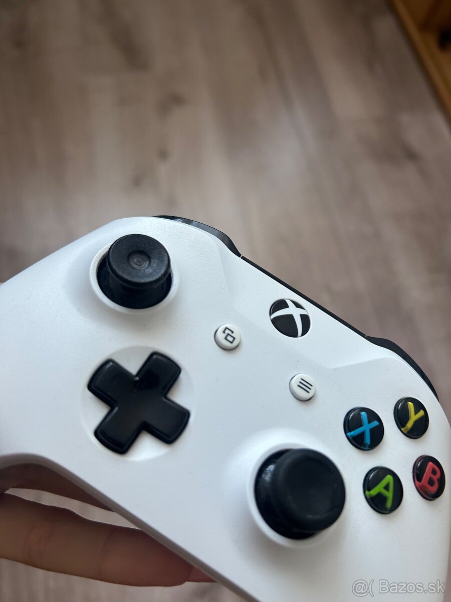Xbox One S - 2