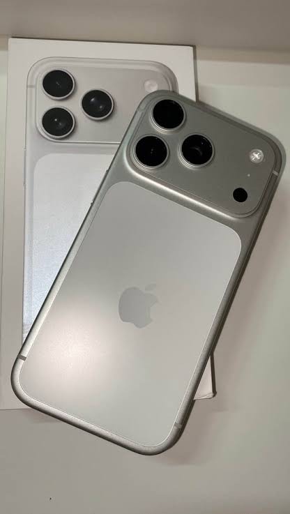 iPhone 17 Pro 1TB Silver – Top stav / V záruke - 2