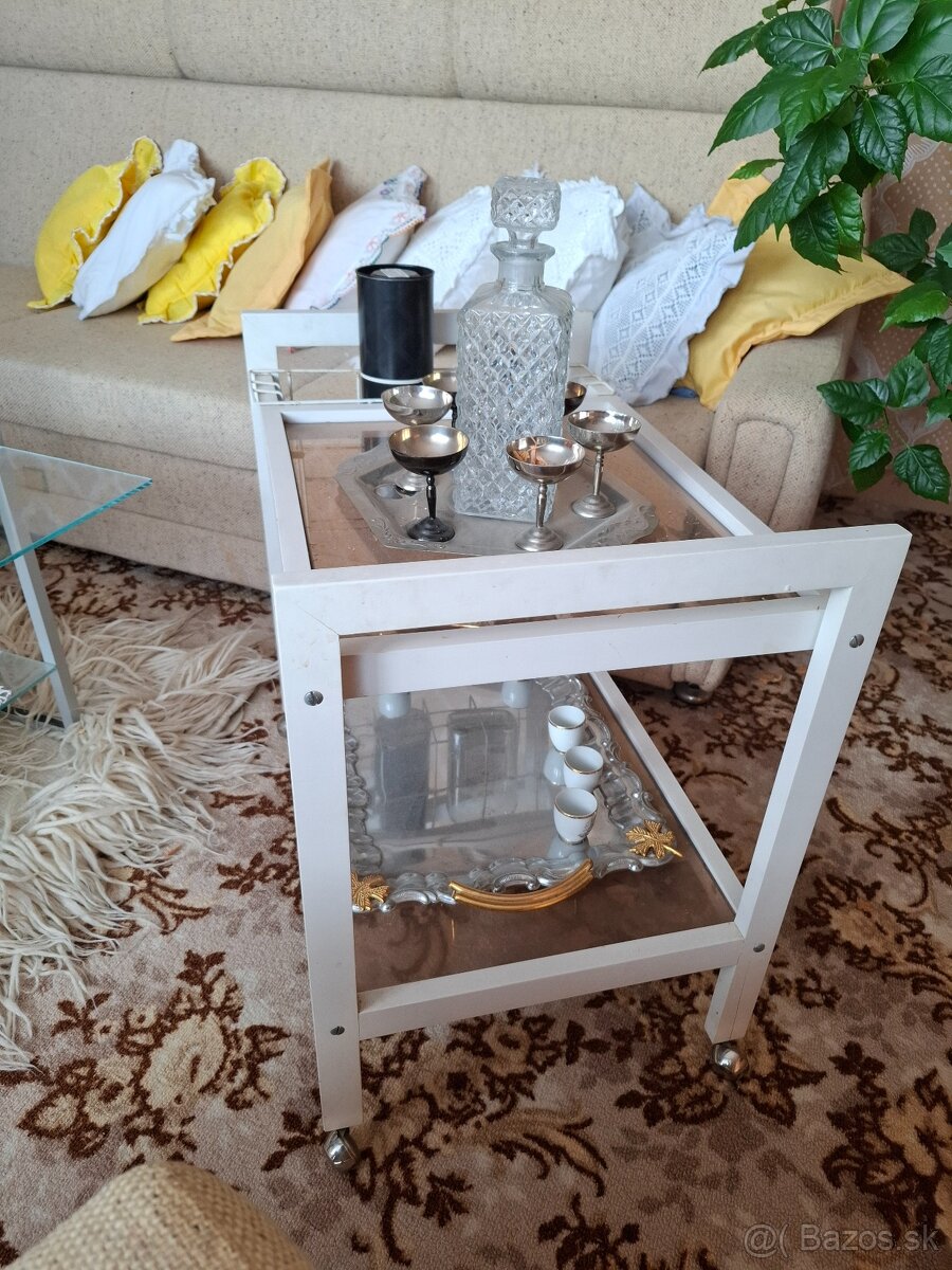 Predám servírované stolík - 2