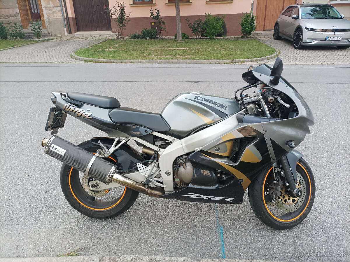 Kawasaki Ninja ZX6R - 2