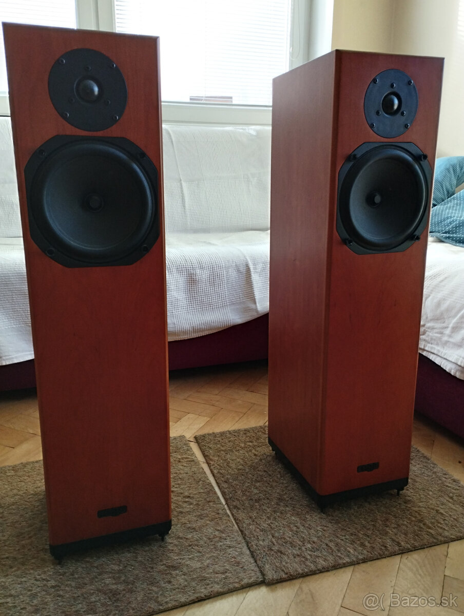 Rega Jura - stlpove repro - 2